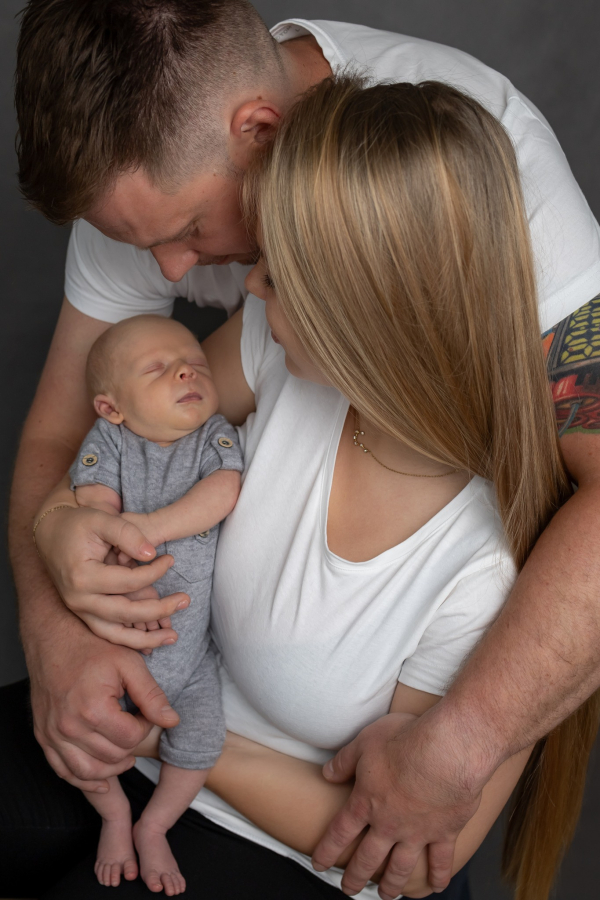 focení rodičů s miminkem, newborn fotografka Rožmitál, Středočeský kraj